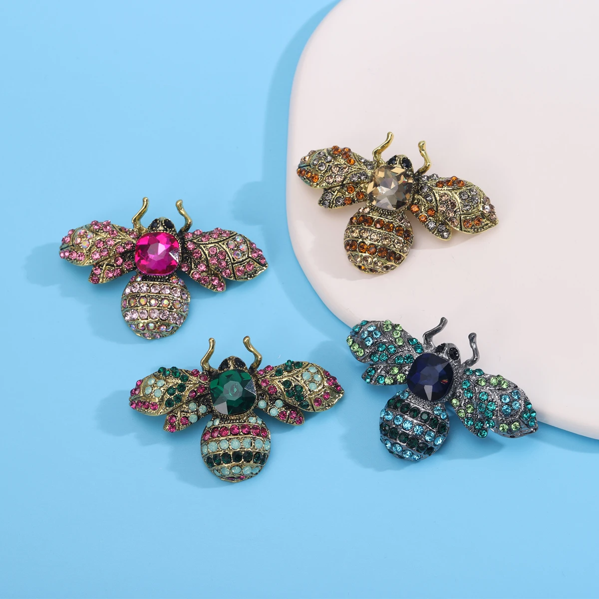 Broche Abeille Strass – Or Et Noir – Neuve Avec étiquettes