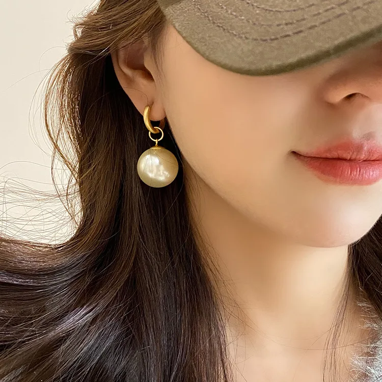 French Retro Temperament Exaggerated Imitation Pearl Metal Dangle Earrings For Women Fashion Elegant Jewelry Party Gifts