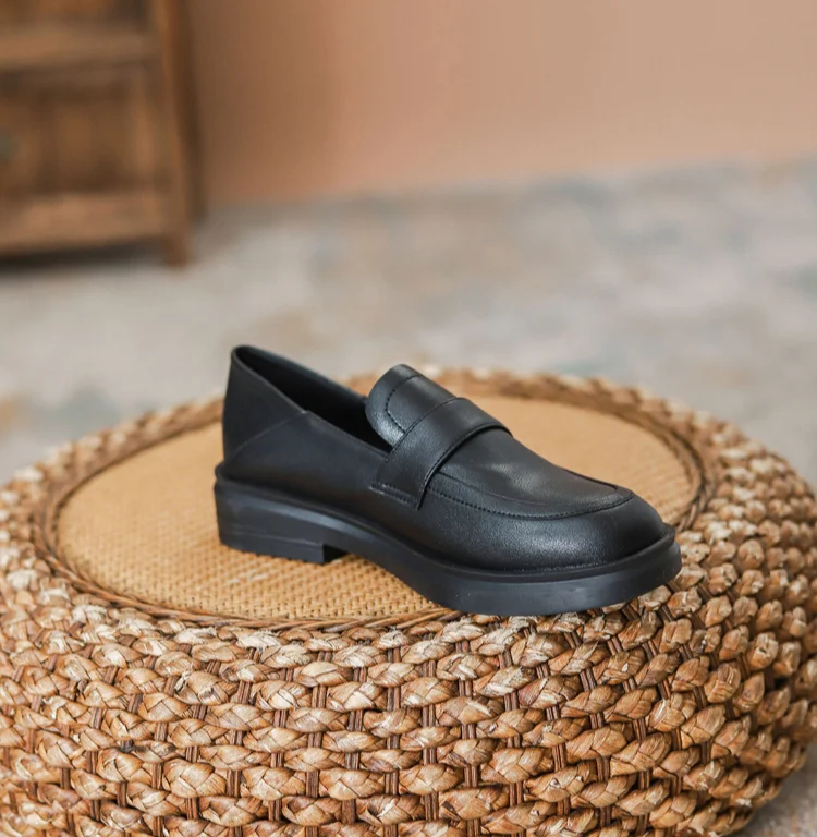 Weiche rindsleder loafer für frauen in die frühling herbst von 2024, vielseitige einzelnen schuhe mit einem flachen boden und schwarz Britischen_voghion.com