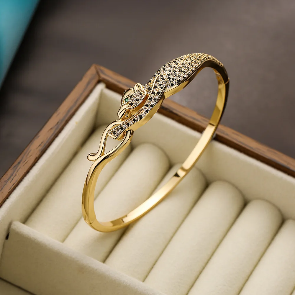 アクセサリー Engrave the X bangle Light luxury leopard head Man bangle 18K gold electroplated