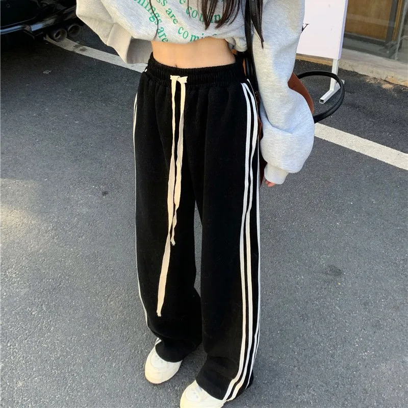 QWEEK Striped Sport Sweatpants for Women Black Harajuku Korean Fashion Casual Pants Hippie Streetwear Preppy Trousers Aesthetic qweek harajuku fleece lamb sweatpants for women winter korean fashion baggy sport jogger pants vintage hippie brushed trousers