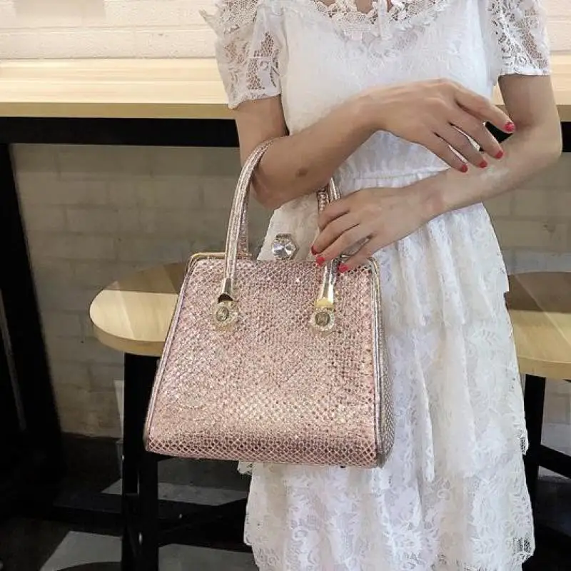 2023 New Light Luxury Fashion Diamond Inlaid Metal Frame Lock Clip Bag Classic Noble Luxury Brand Evening Banquet Women Handbag