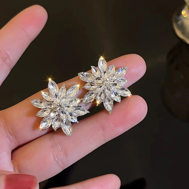 Copper Inlaid Zircon Ear Clip French Exquisite Flower Women's Earrings