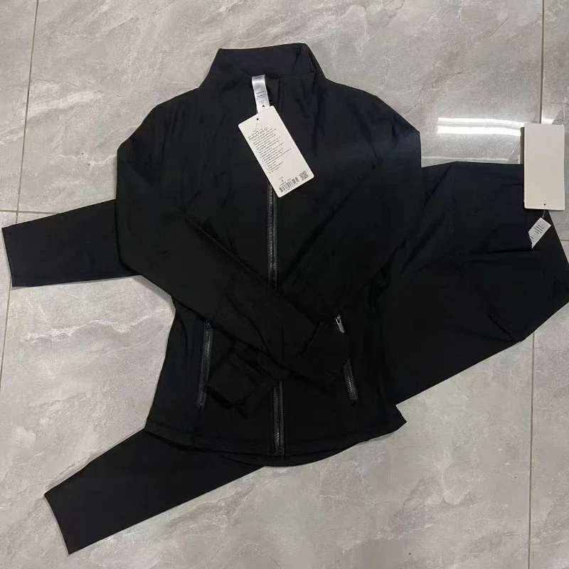 طقم بدلة يوجا بياقة واقفة وأكمام طويلة بالإضافة إل...