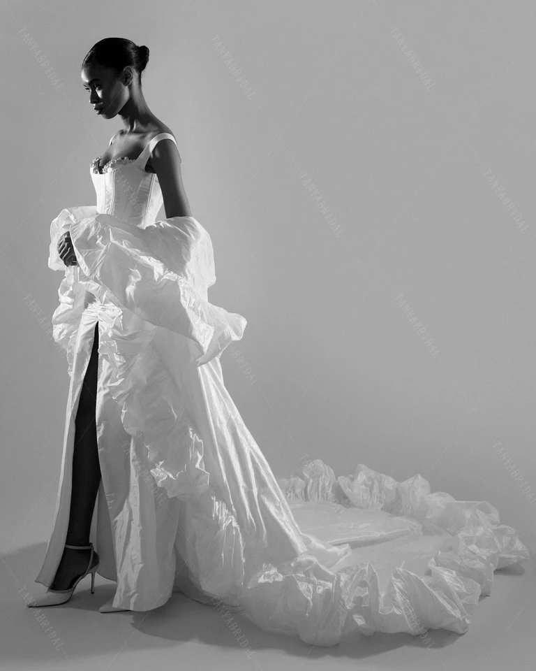 기차 달린 Taffeta 롱 케이프, 매력적인 프릴 엣지, 신부 랩, 세련된 패션 코트, ZJ191