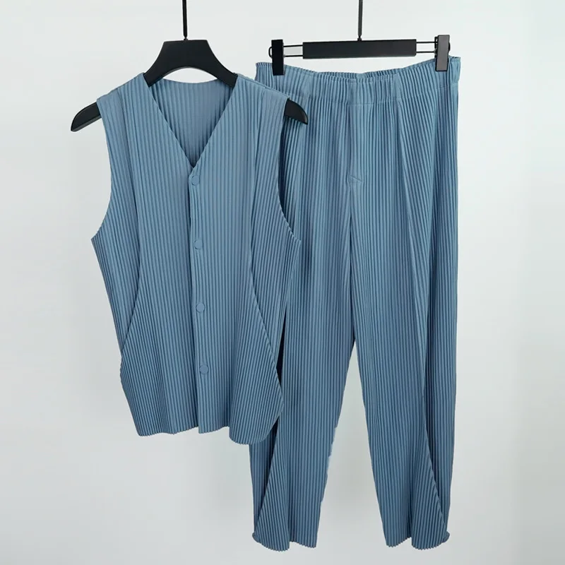 Pleats 2024 Pleated New Men's Waistcoat Pleated Buckle Vest Summer New Business Casual Versatile Men's Clothing 3