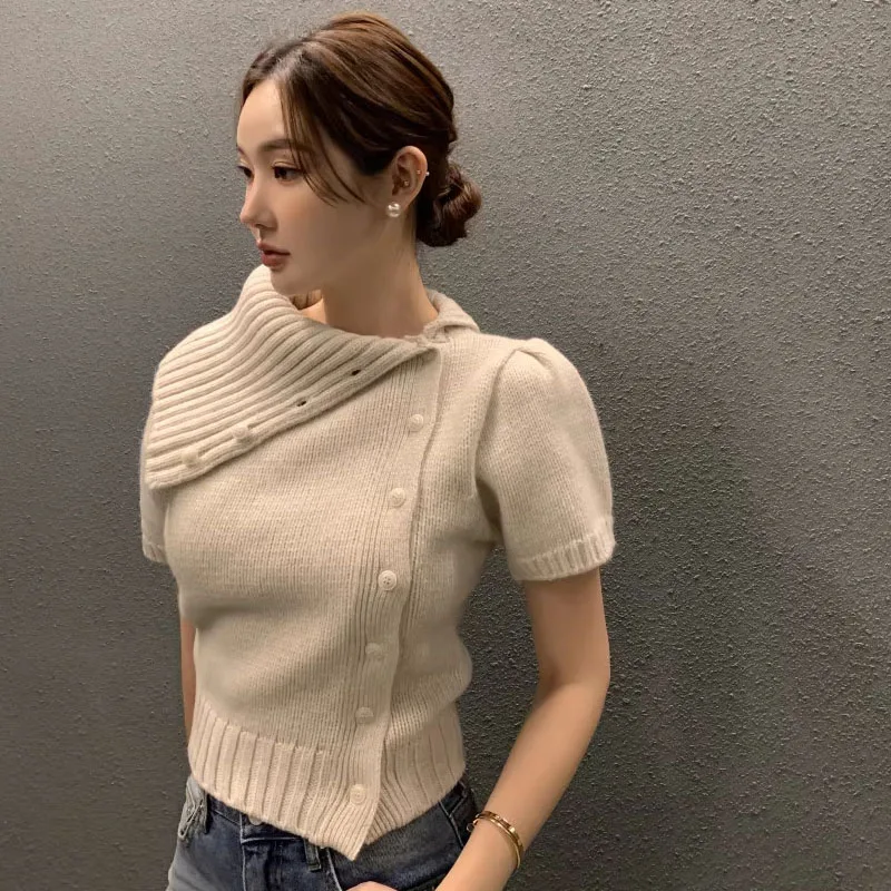 퍼프 소매 니트 카디건 여성 가을과 겨울 새로운 복고풍 불규칙한 하프 하이 칼라 디자인 감각 작물 스웨터