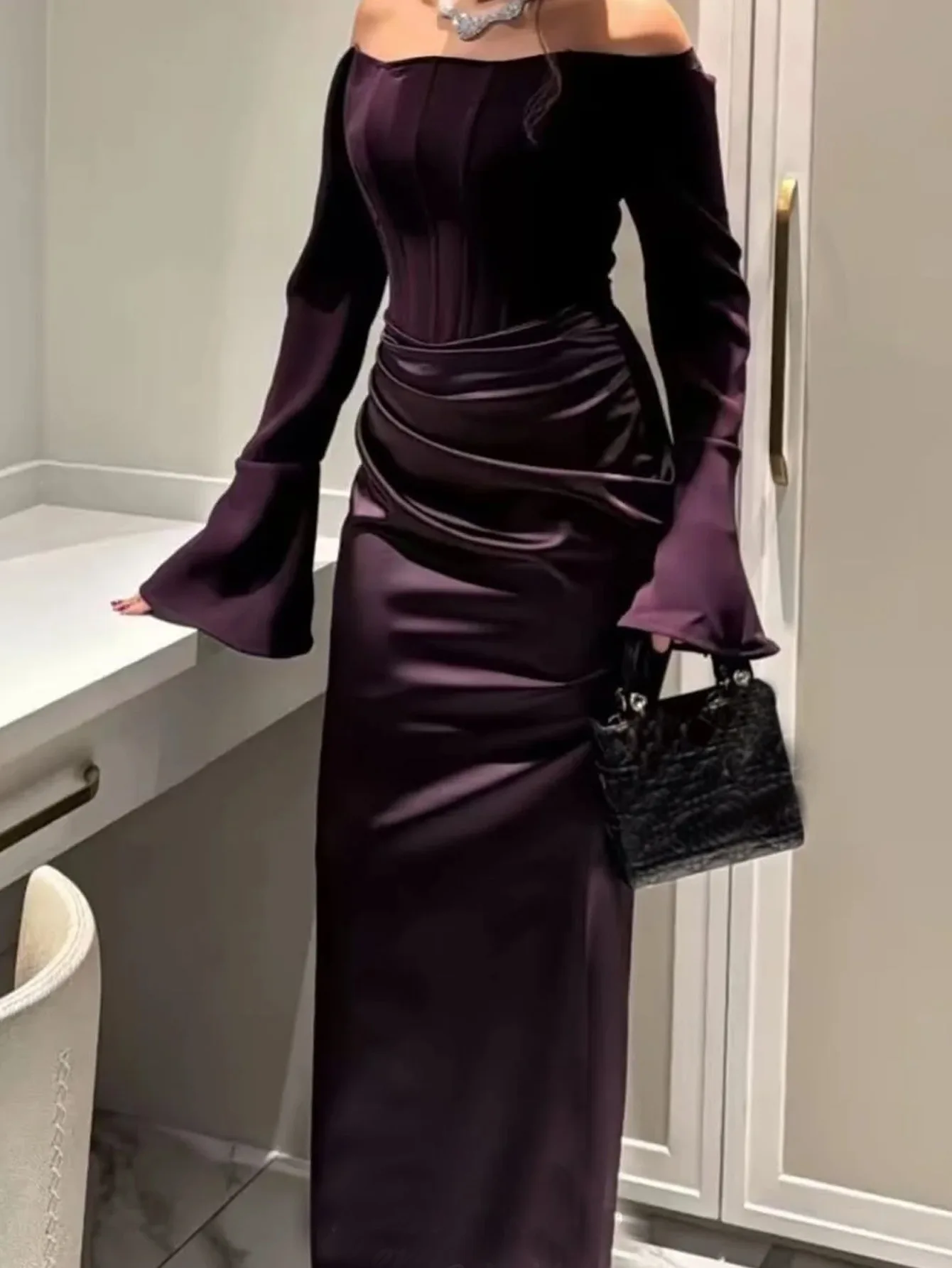 فستان سهرة نسائي طويل بدون حمالات