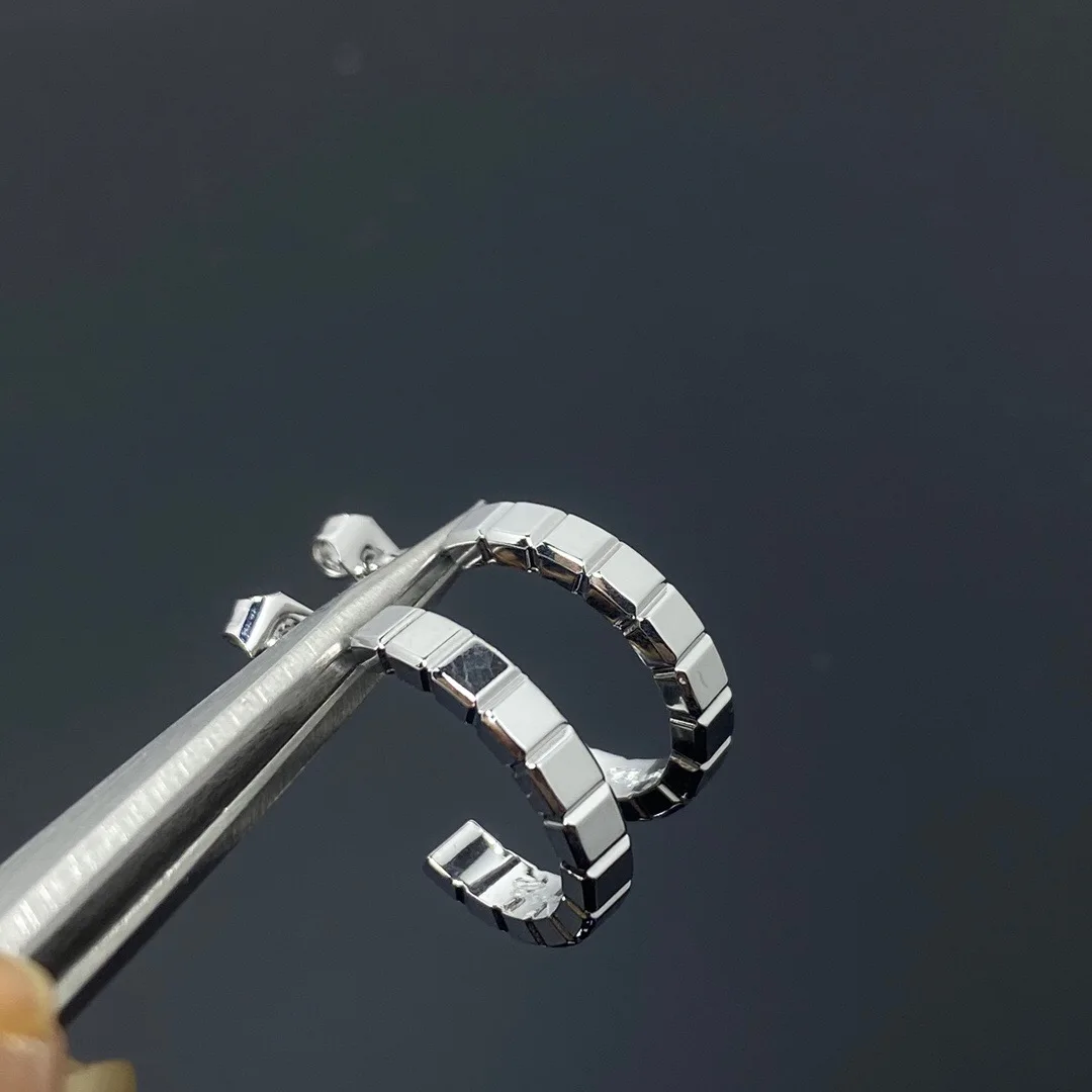 

Luxury Brand Jewelry 925 Silver Ice Cube Series 18k White Gold Moon Earrings for Women's versatile temperament