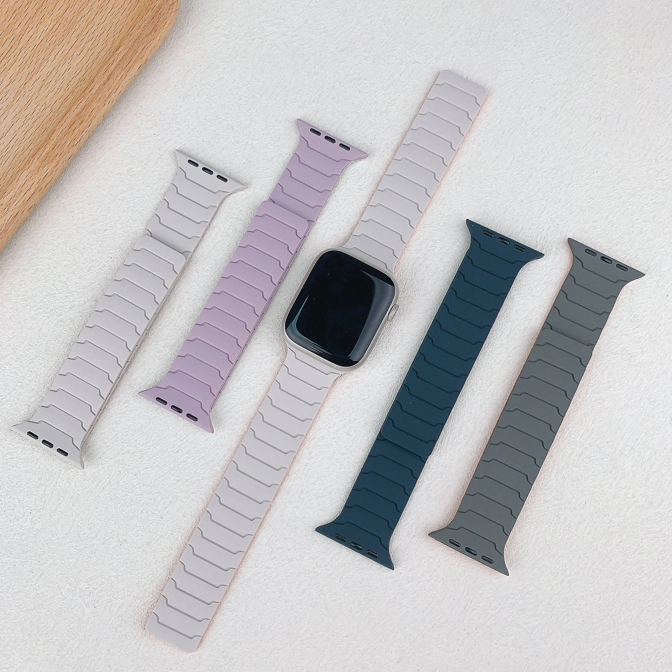 Magnetic Silicone Strap for Smartwatches - Flexible and Durable Bracelet Accessory