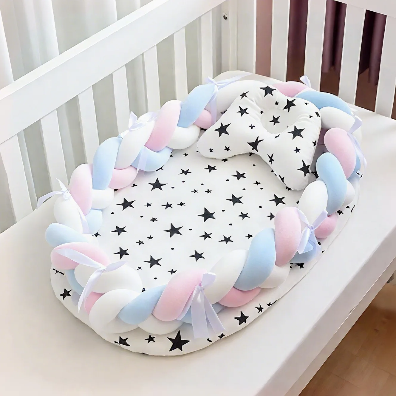 מיטת תינוק למיטת שינה בטוחה סטים מתנות מיטת שינה לתינוקות חדשים עם גדר, מגן למיטת תינוק
