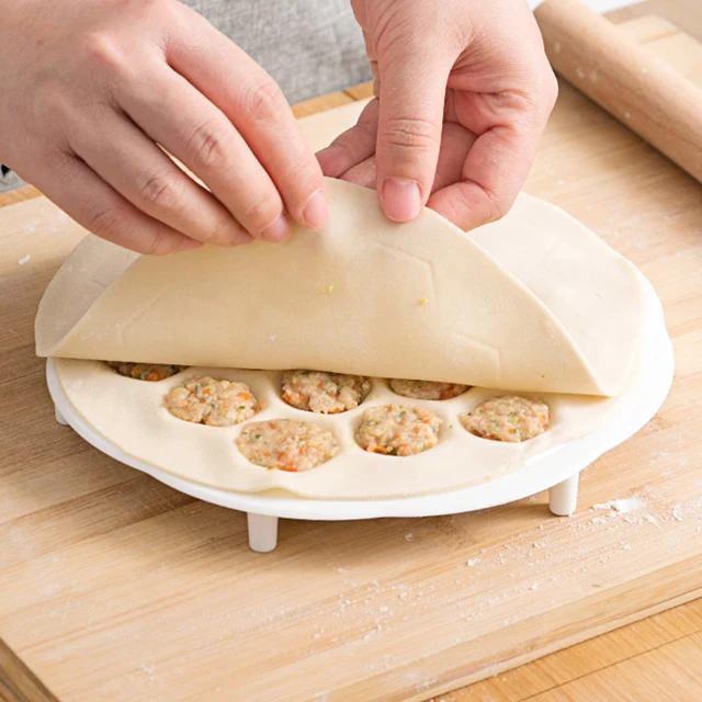 dumpling mold pasta form