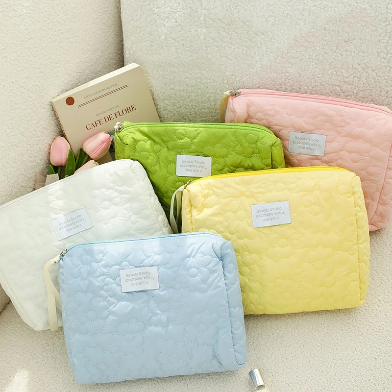 Quiting Flower Cosmetic Bag Waterproof Portable Storage Bag Travel Makeup Pouch cosmetic bag
