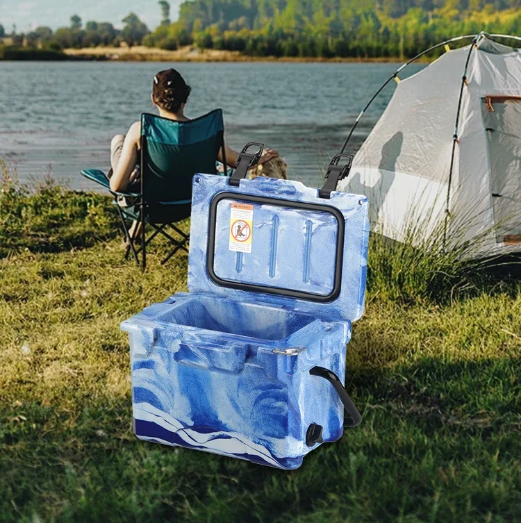 18QT Modern Outdoor Camouflage Green White Beer Cooler Box Rotomolded Insulated Camping Cooler With Backpack Handle For Food Use