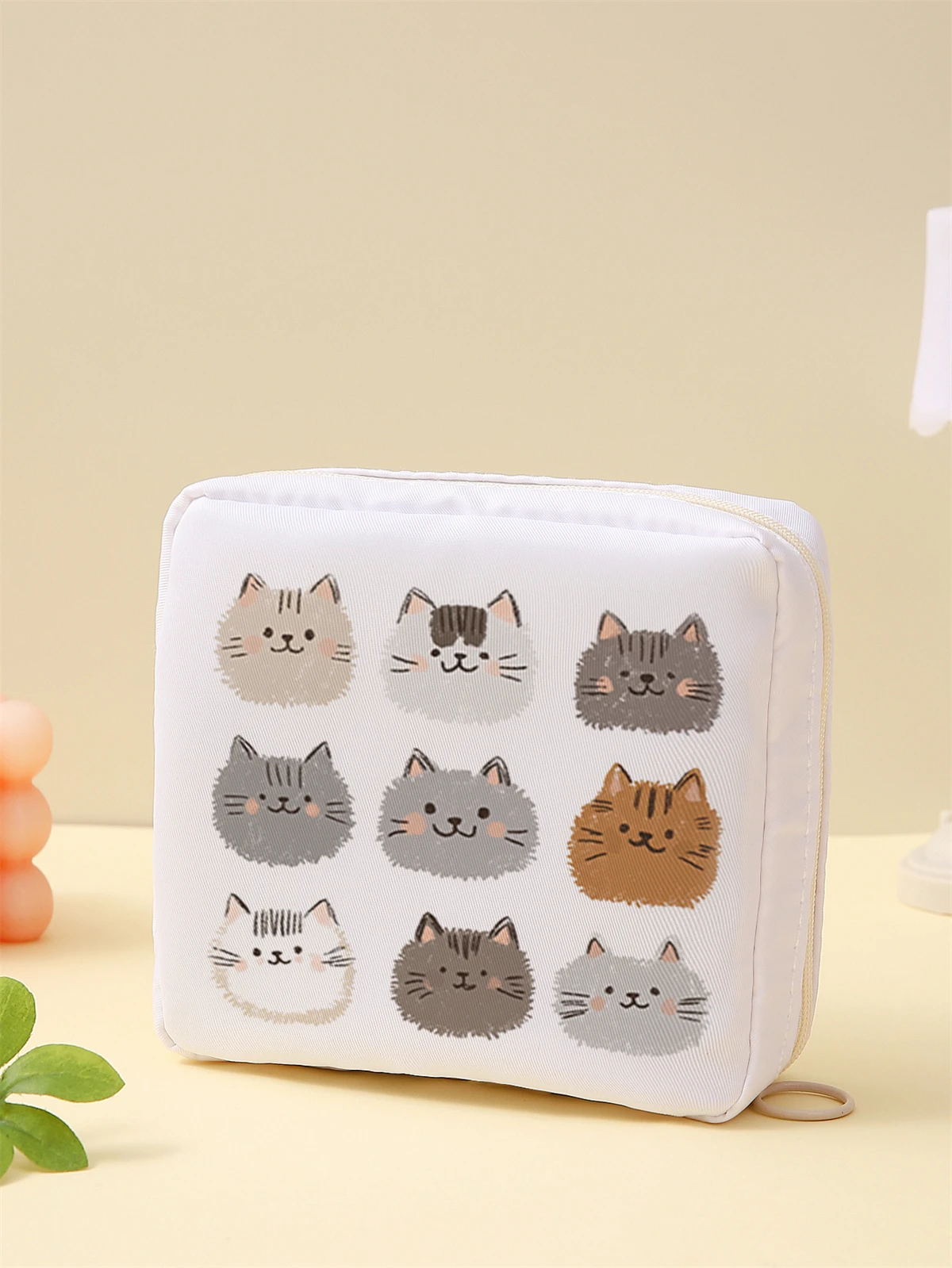 Cartoon cat printed sanitary napkin storage bag, women's lightweight tissue bag, sanitary tissue bag