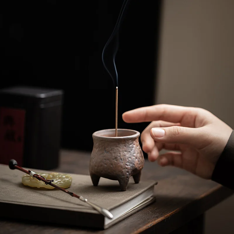 Three-legged small incense burner, retro incense insert, aromatherapy device, kung fu tea set accessories, incense holder