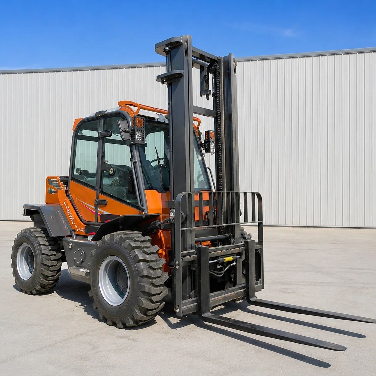 3,5-Tonnen-Geländestapler, Schwerlast-Geländestapler, Offroad-Baumaschinen-Materialhandhabungsausrüstung, kundenspezifisch anpassbar