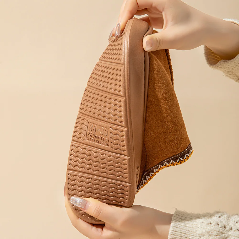 شبشب منزلي للزوجين عالي الجودة بلون سادة جديد من جلد الغزال الصناعي، نعل سميك، غير قابل للانزلاق، خفيف الوزن، دافئ من القطن للنساء