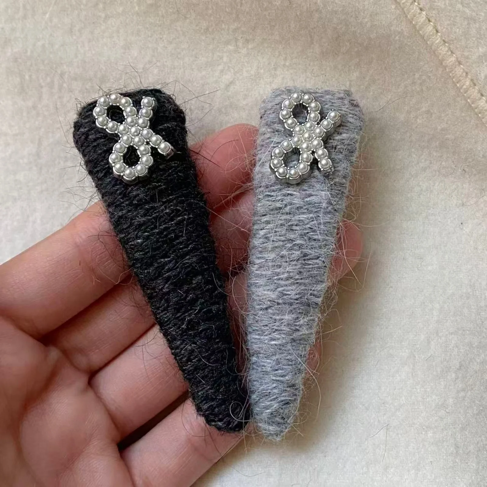 Woolen Pearl Bow Hair Clips Set, Black Gray Hair Accessories, Warm Knitted Hair Barrettes, Elegant Daily Hair Decor