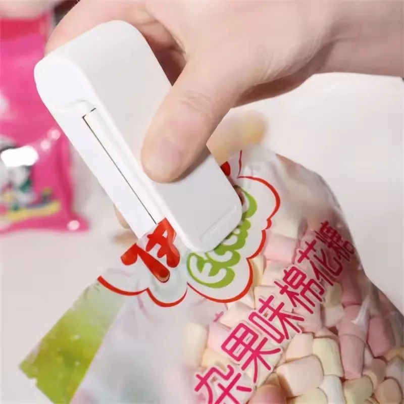 Mini Sealer Kitchen Gadget Sealing Machine Mini Plastic Package Sealer Food Close Storage Bags Clips Heat Bag Sealer Portable