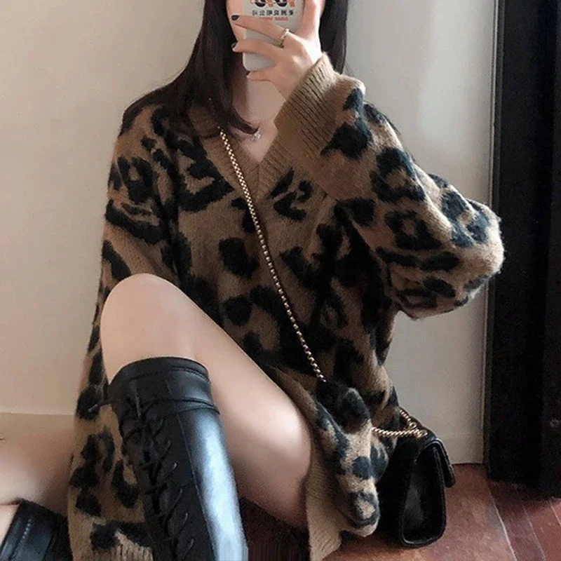 

Autumn Fashion Sexy Leopard Sweaters Women Winter Korean V Neck Pullovers Knitted Sweater Women Casual Loose Knitwear Tops 29990
