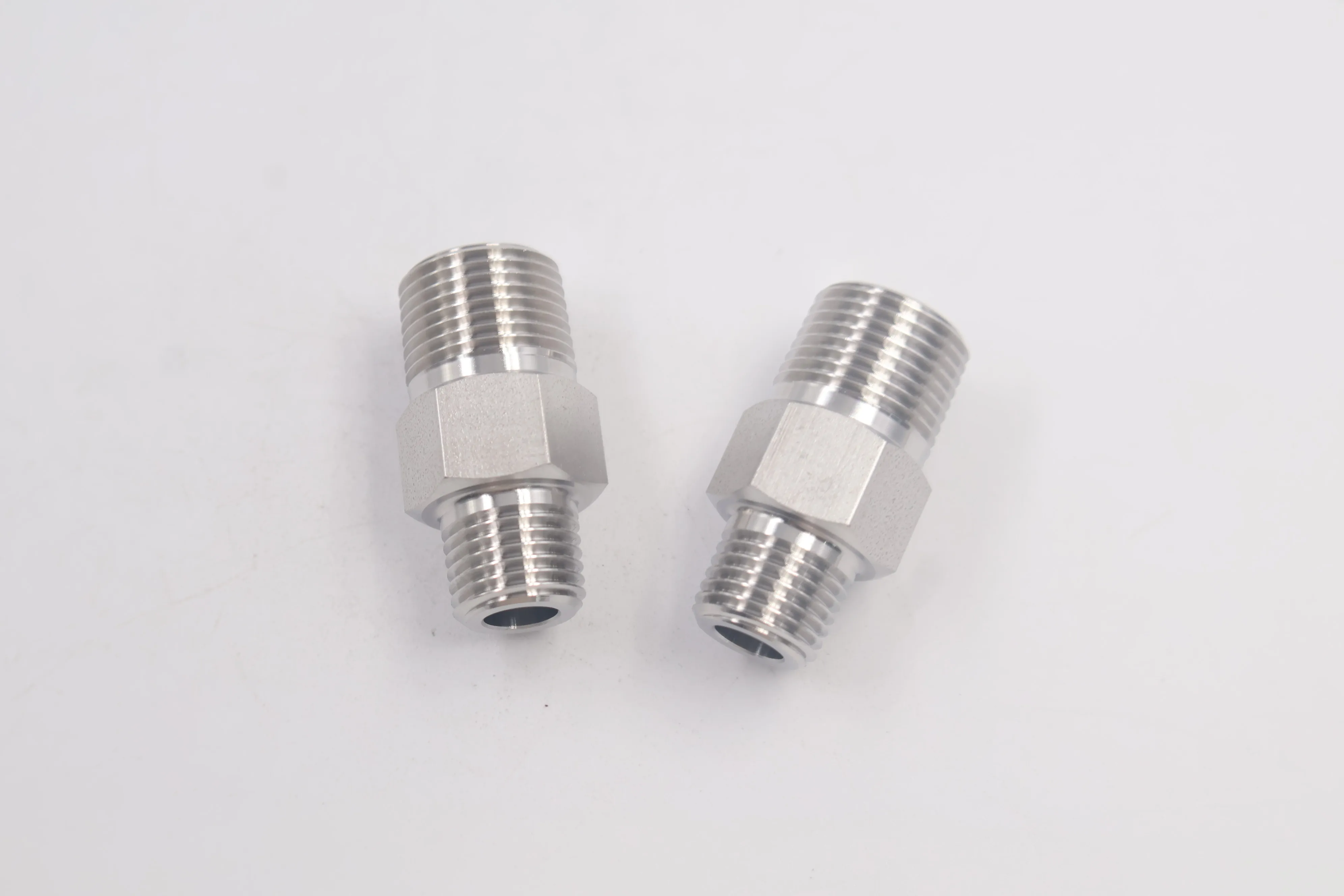 SS-8-HRNT-6RT, Stainless Steel Pipe Fitting, Hex Reducing Nipple, 1/2 in. Male ISO Tapered