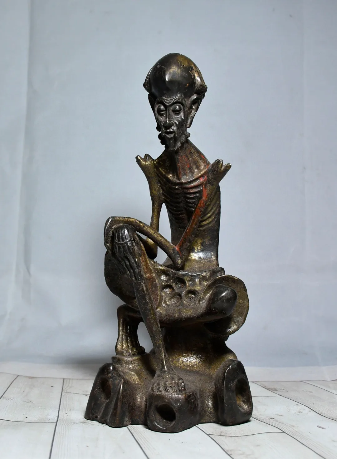 

Tibetan brass mud gold cinnabar and colored painting of the Bodhisattva's skull God of Wealth sitting Buddha statue ornament 22c