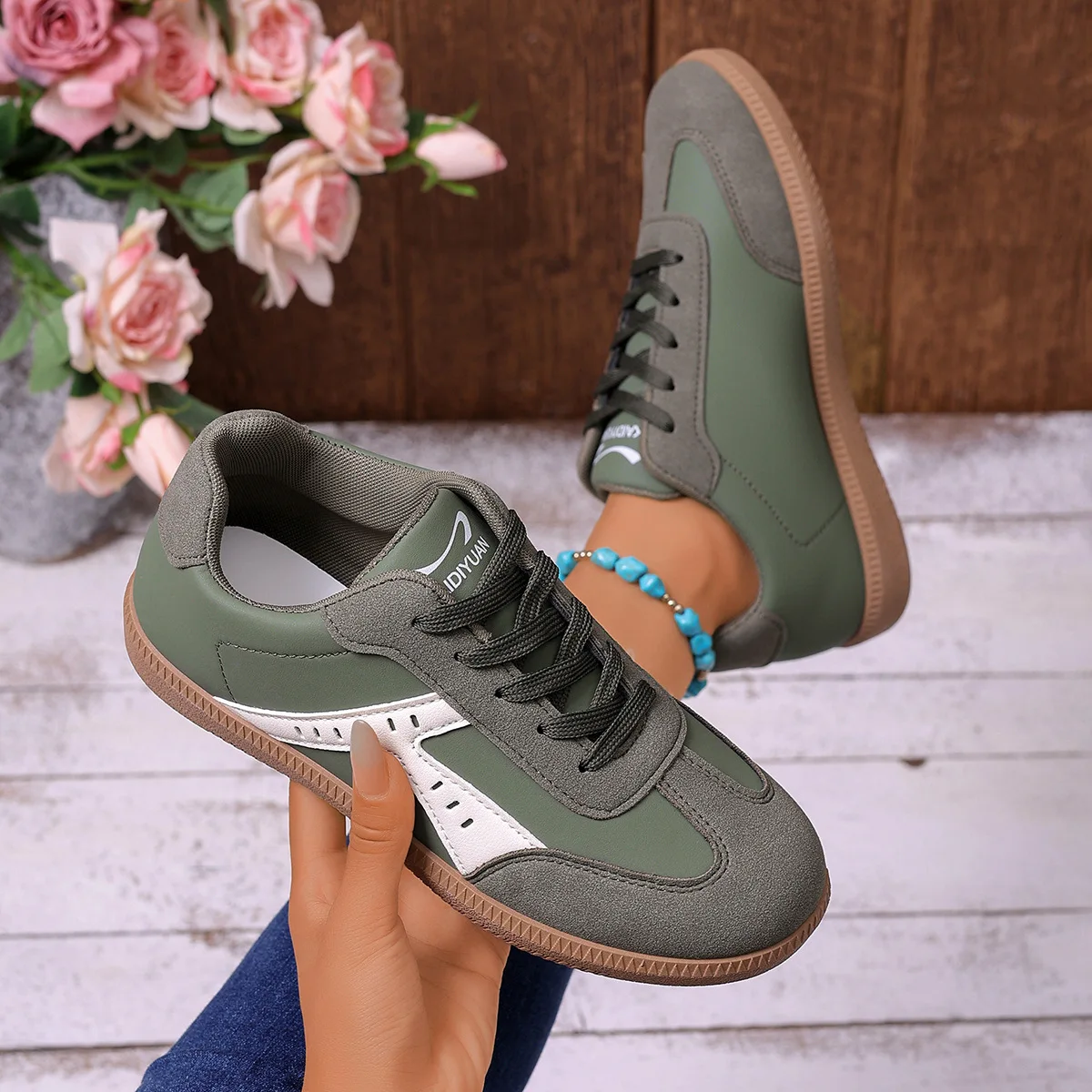 Women's Contrast Color Flat Sneakers Soft Sole Lace-Up Walking Shoes Lightweight Comfortable Low-Top Fashion Footwear