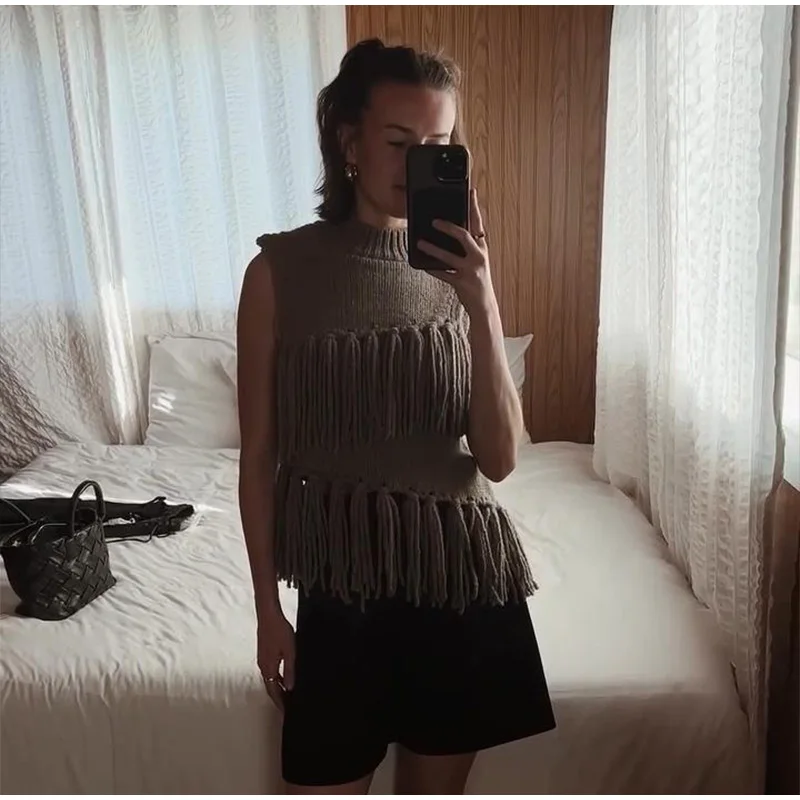 Chaleco de punto con borlas de calle para mujer, suéter de cuello medio alto, sin mangas, ajustado, camiseta sin mangas para mujer, primavera 2025, ropa de abrigo suave para mujer