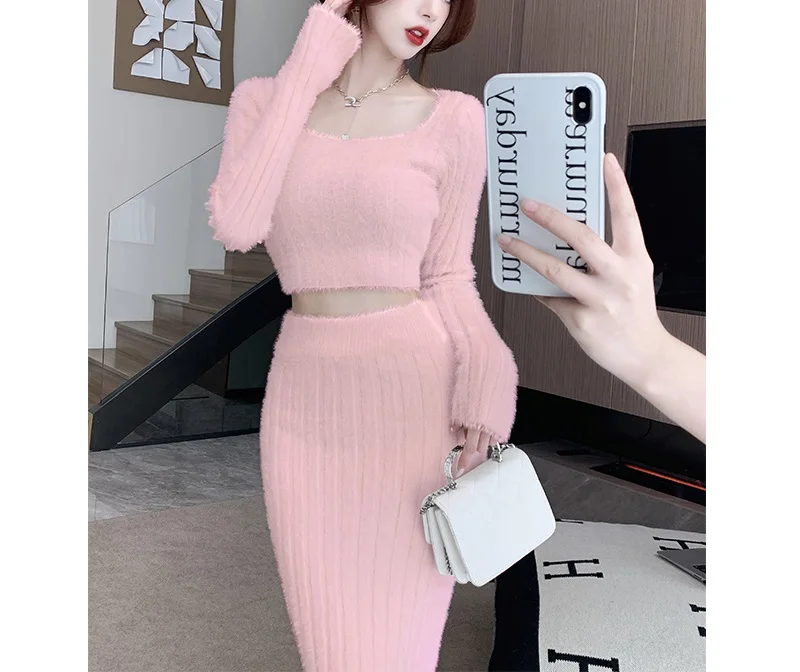 2023 Autumn/Winter Knitted Shirt Beautiful Small Skirt Two Piece Package Hip Half Skirt Sweater Set for Women