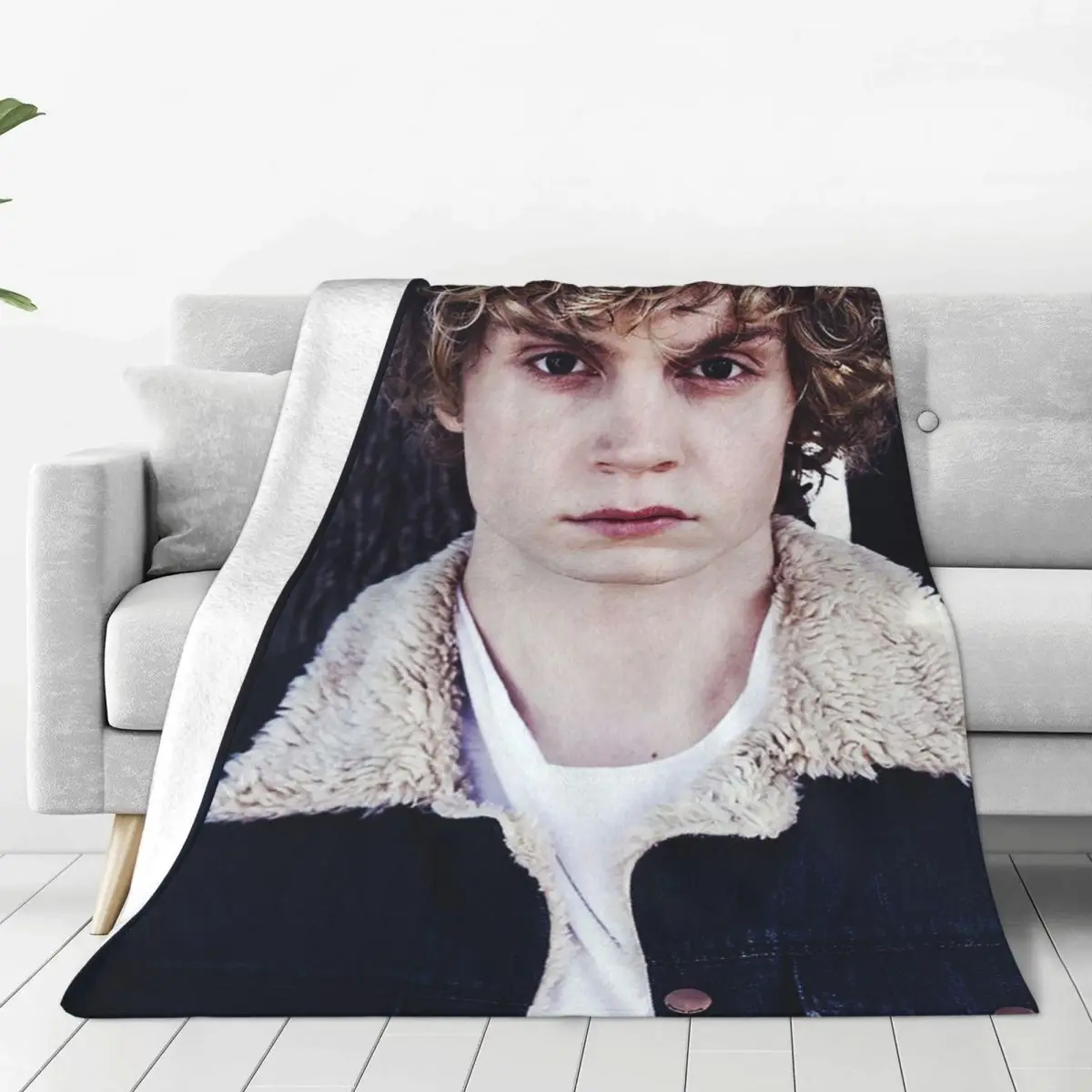 

Cute Evan Peters Movie Actor Blankets Fleece Spring/Autumn Multi-function Super Soft Throw Blankets for Home Car Rug Piece