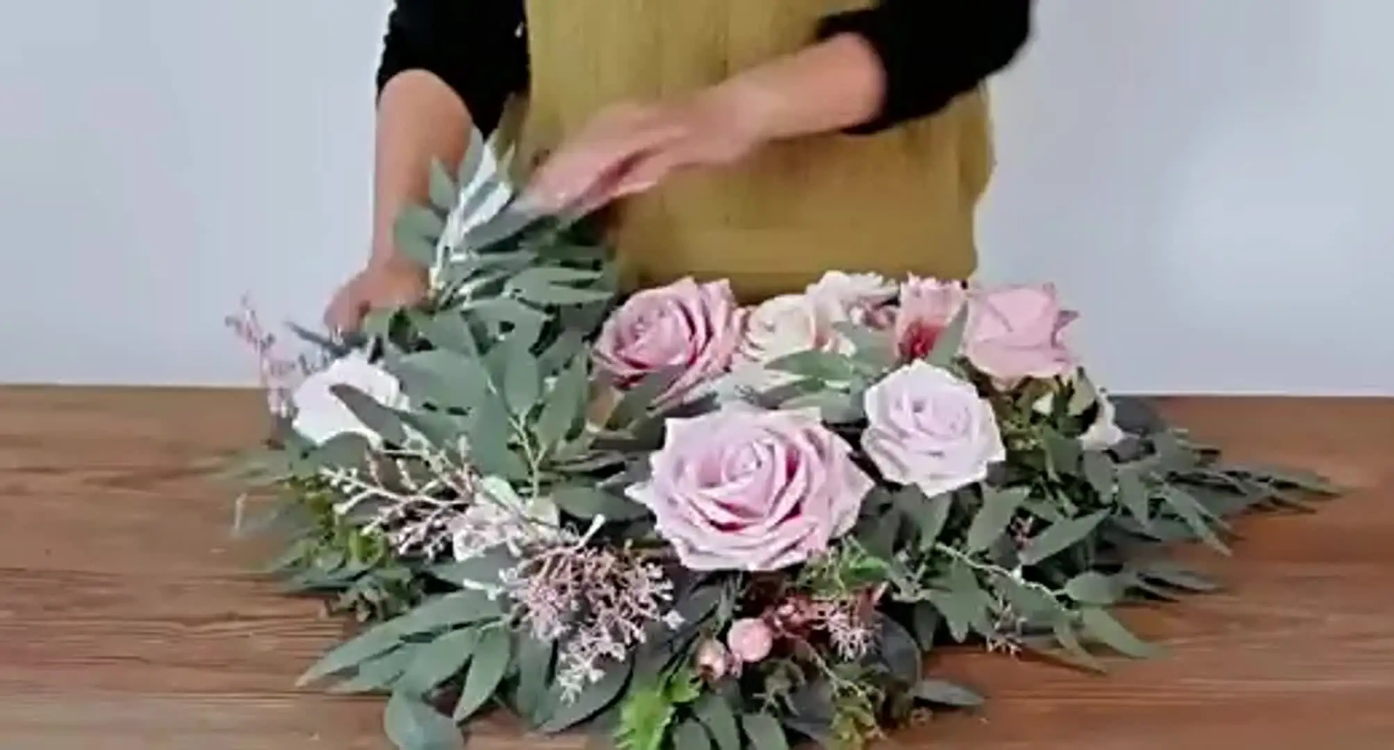 Ghirlanda Artificiale Di Eucalipto 1,8m Con Fiori Bianchi - 2 Pezzi, Foglie Verdi Flessibili, Per Matrimoni E Decorazione Casa