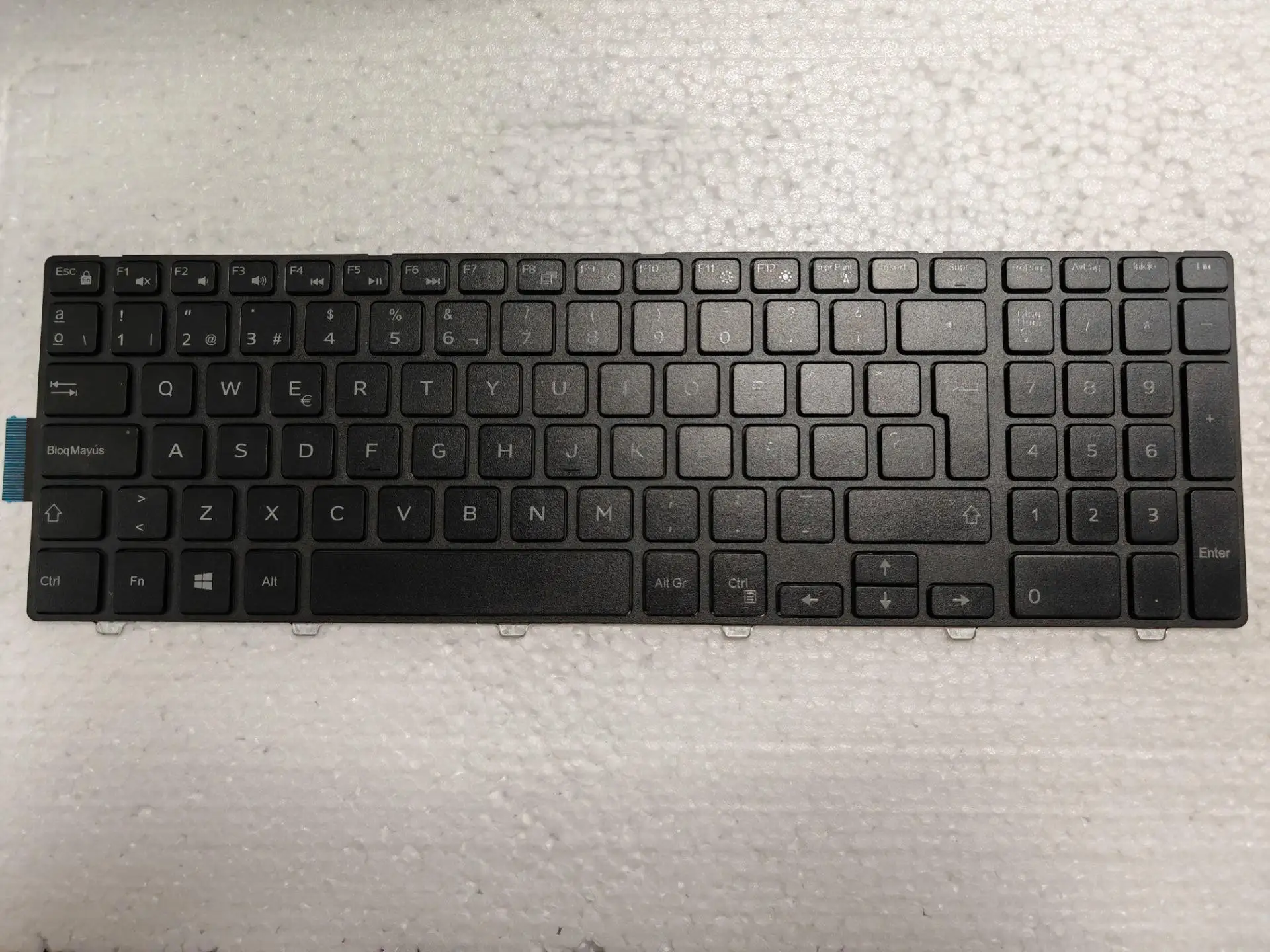 

Испанская клавиатура для Dell Inspiron 15 3000 5000 3541 3542 3543 5542 3550 5545 5547 3551 3552 3559 3565 3567 3551 3558 5566 5748