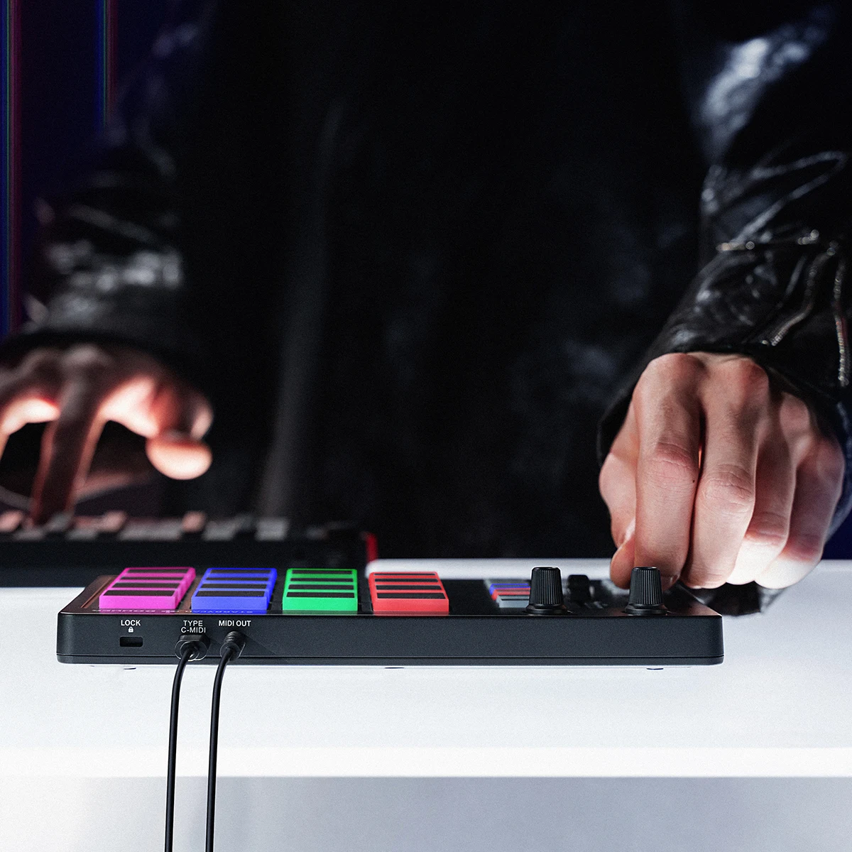 DONNER STARRYPAD DPD-16 ドラムパッドの出品です。 STARRYPAD 16パッドMIDIコントローラー音楽制作初心者向け Donner