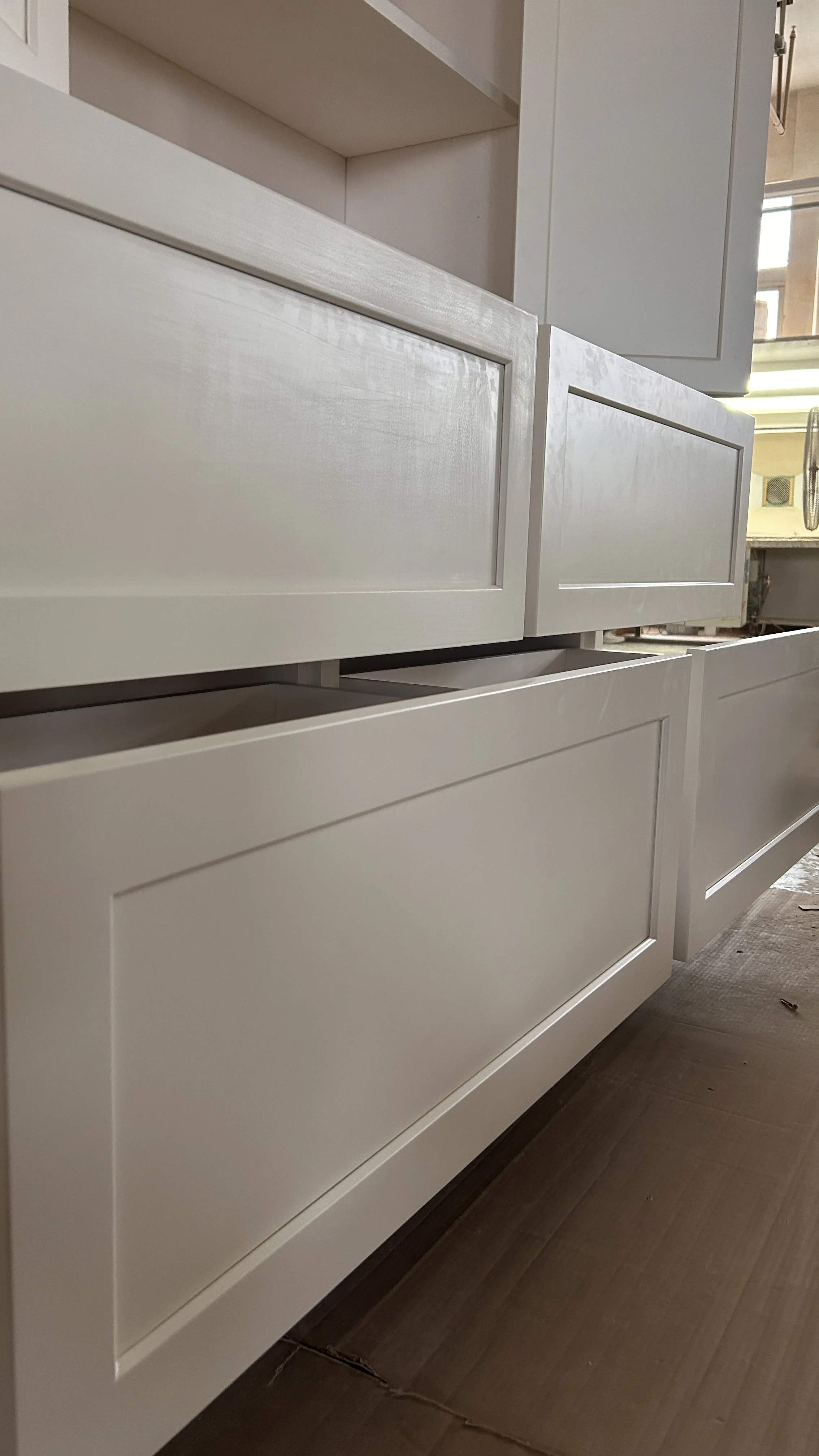 Kitchen Furniture Customized White Shaker Style Solid Wood Kitchen Cabinet 4