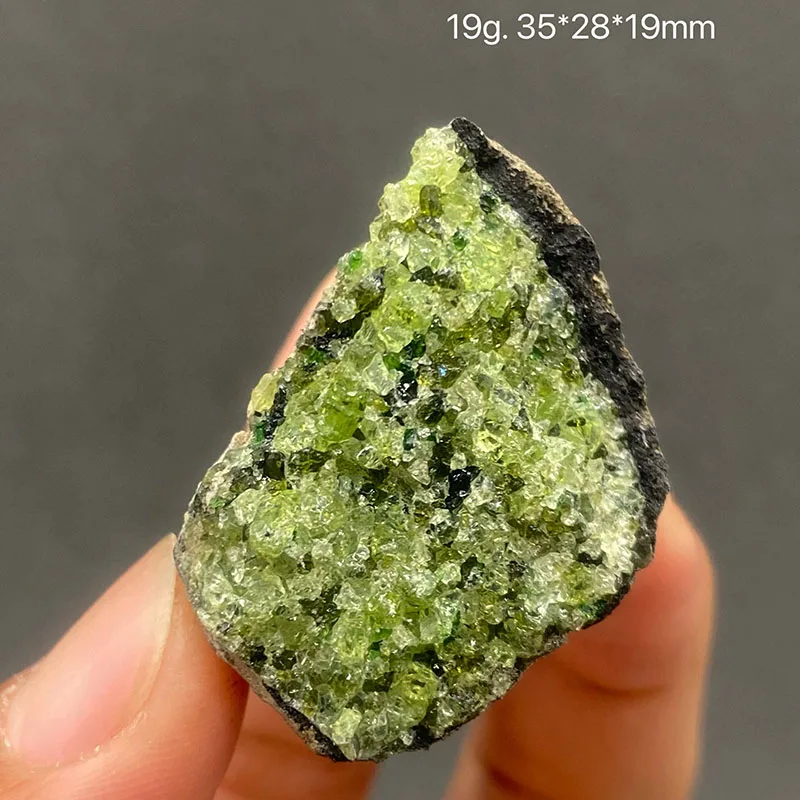 100%  Natural  Peridot Mineral Specimens Stones and Crystals Healing Crystalfrom China