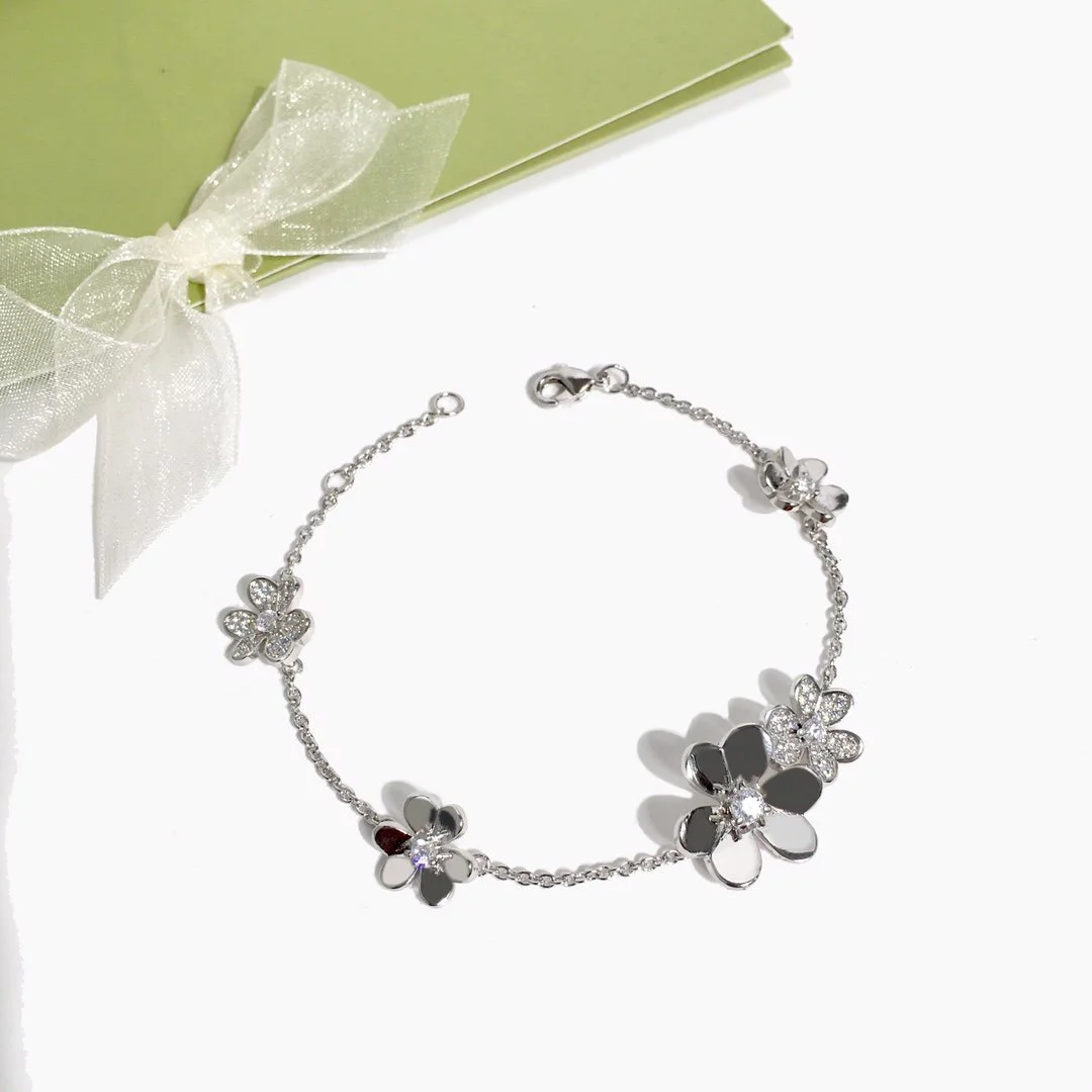 2022 Hot Trend Trefoil Diamond Bracelet Everyday Wear, Party, Birthday Golden Colored Gem  Gold Plated Brass