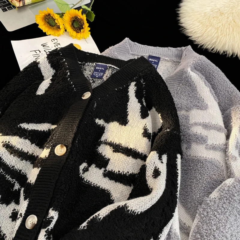 Description Picture 4 of itemPrint Kintted Cardigan Sweater Men's Korean Style Fashion Autumn Outerwear Casual V-neck Clothes Vintage Oversized 2024 Z48