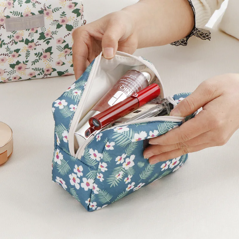 

Cute Mini Portable Carry-on Girls Toiletry Storage Bag Travel Beauty Organizer Flower Purse Makeup Bags New Cosmetic Storage Bag