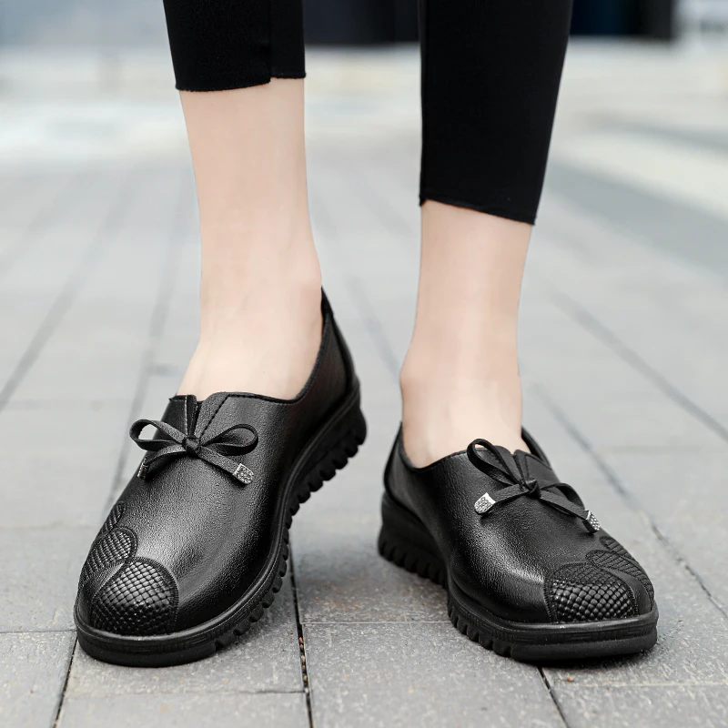 

Туфли для мам на мягкой подошве, Нескользящие лоферы на плоской подошве для женщин среднего и пожилого возраста, стильная удобная легкая обувь, 2023