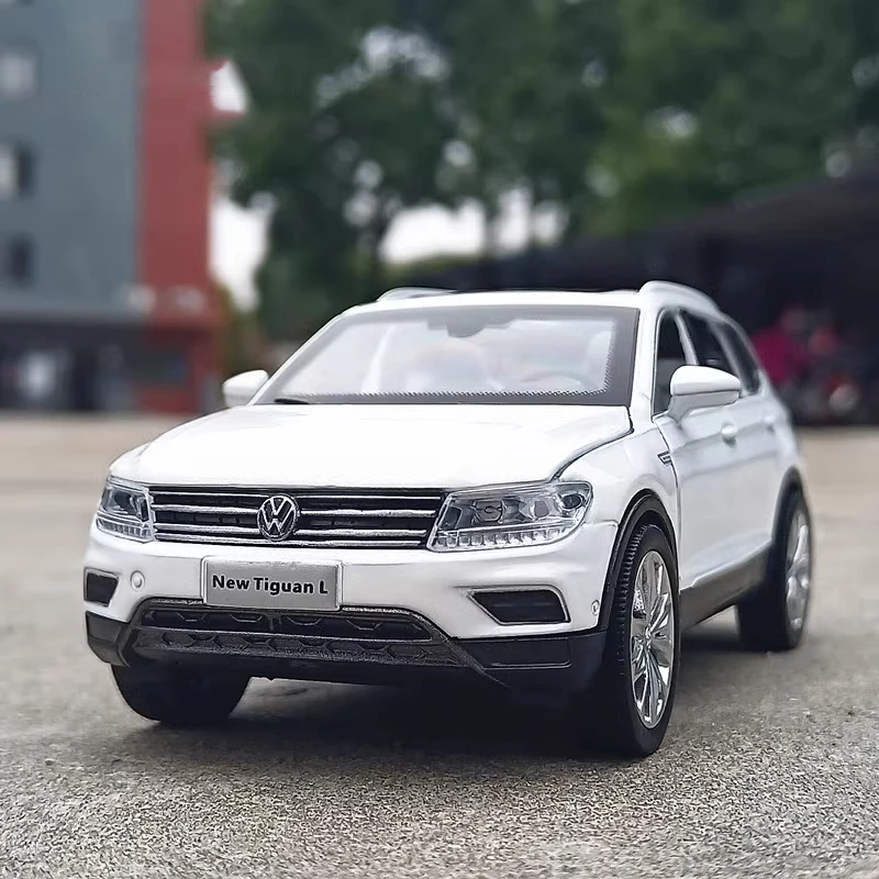 1:32 Tiguan SUV Alloy Cast Toy Car Model Sound and Light Children's Toy Collectibles Birthday gift 2