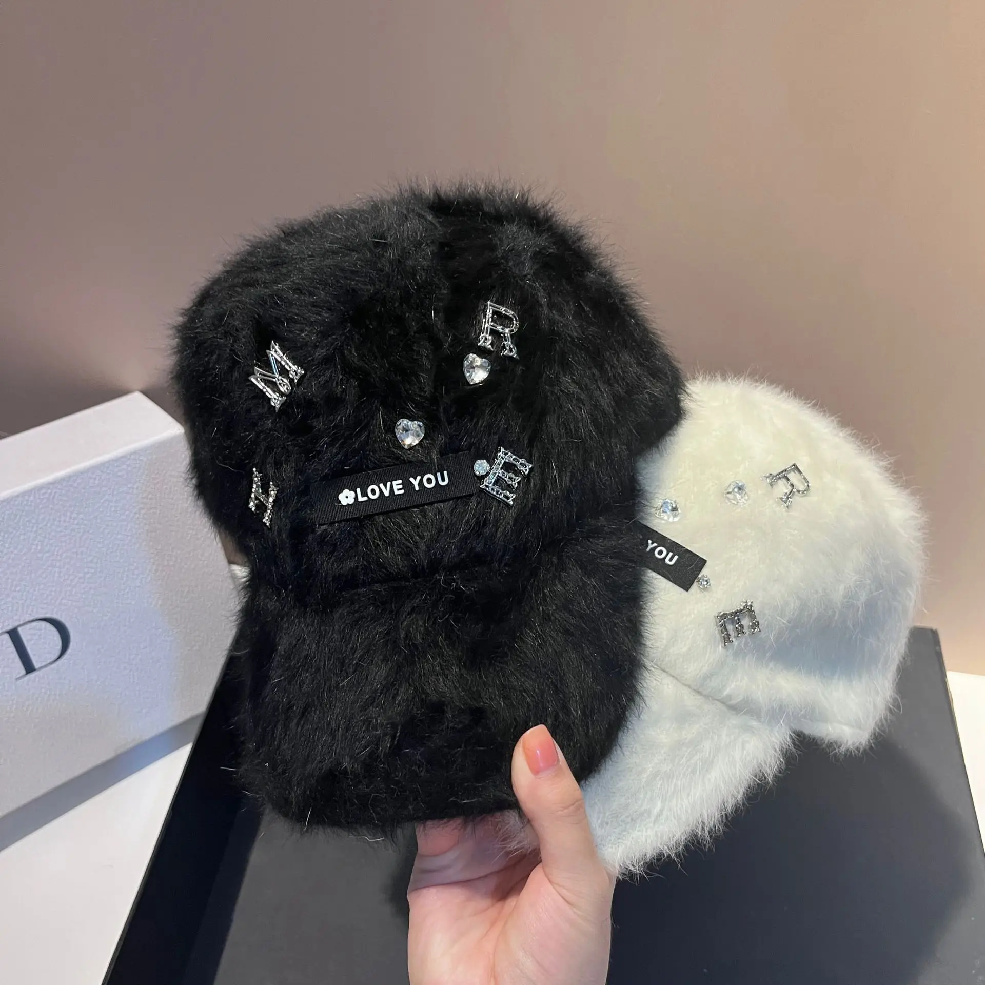 Winter Neue Warme Alter Reduktion Kaninchen Feder Baseball Kappe Mode Brief Gesicht Kleine Kappe Outdoor Casual Hut Weibliche_voghion.com