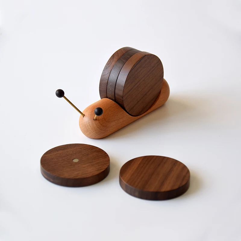 

Creative 4pcs Wooden Snail Coasters Cute Round Placemats with Magnet Tea Cup/Mug Coaster Home Desktop Decoration