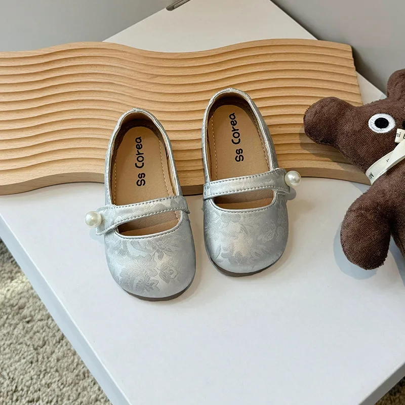 New Girls Embossed Flower Small Leather Shoes Little Kids Baby Princess Shoes Autumn Models Beige Green Silver Girl H07295