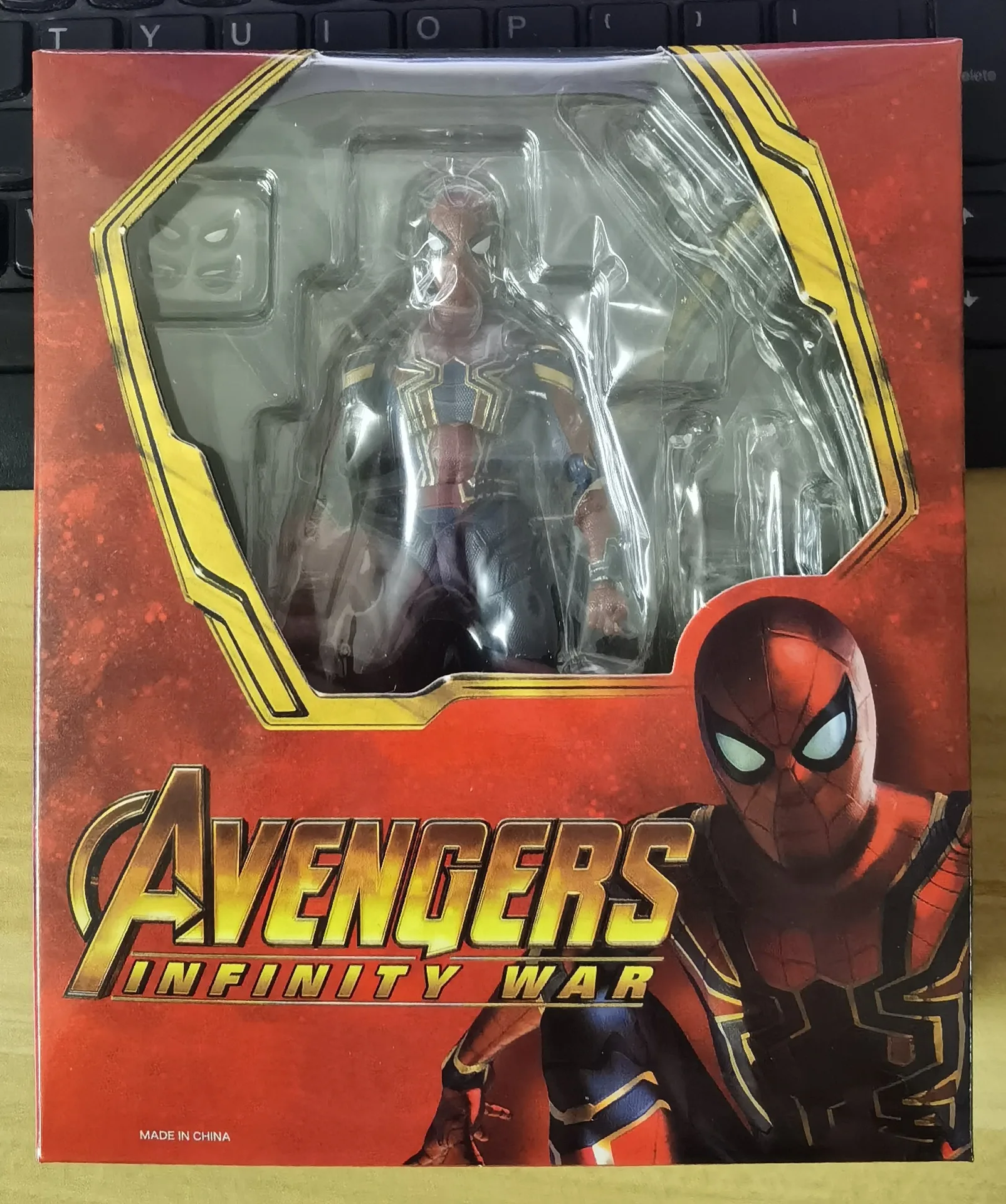 thumbnail image 1 of Figuras de acción de los vengadores Infinity War, juguetes de modelos coleccionables de 15CM, Iron, Spiderman, cambio de cabeza, 1 of 5