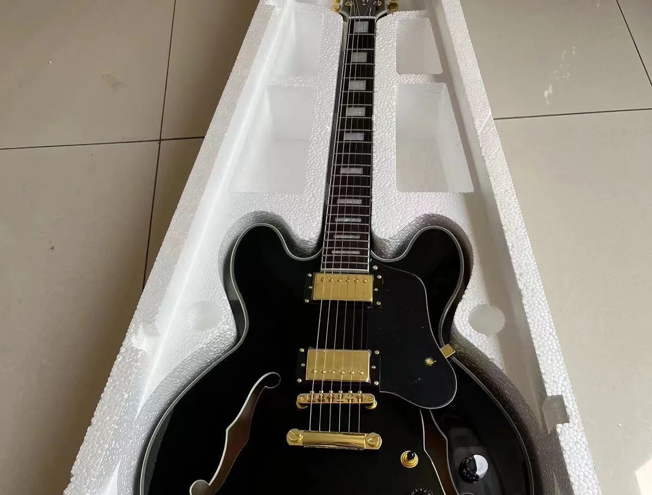 

Factory outlet the top quality Cream SG Electric Guitar Gold Hardware White Pick Guard Glossy Finish Good audio quality HFDHG