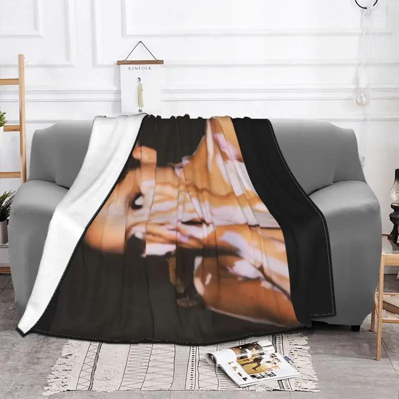 Ariana Grande Side Photo   Raschel  ħ   ô