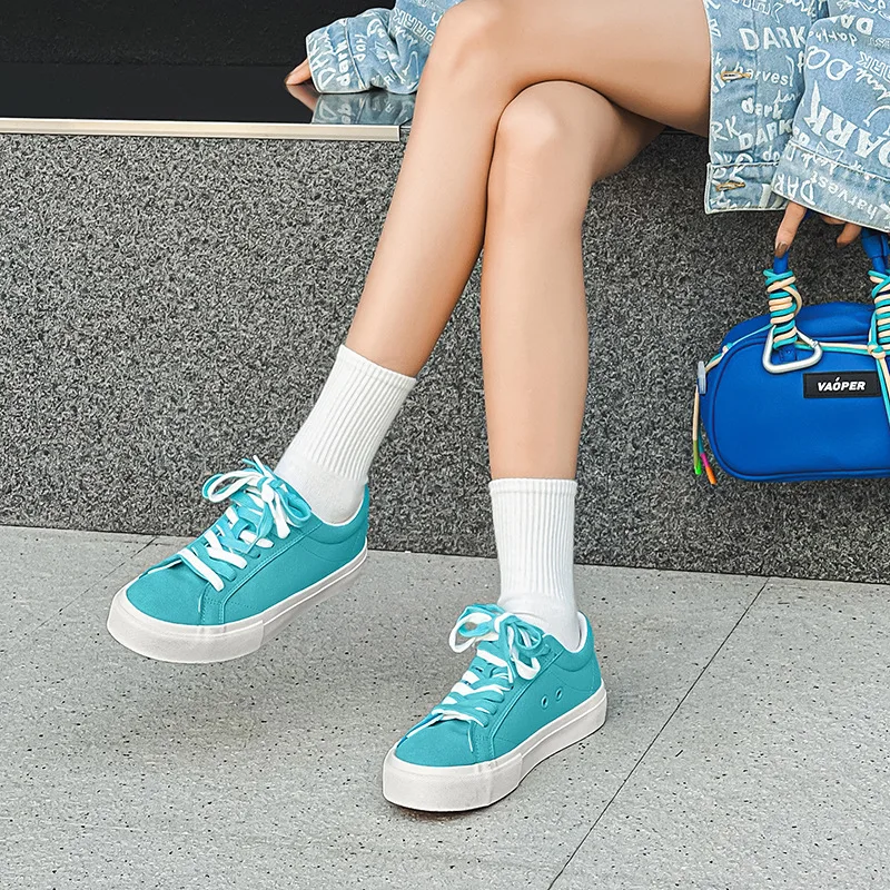 Casual Shoes Men and Women Low Top Vulcanize Shoes Female Sports Trainers Ladies Sneakers Flat Skateboard Shoes Couple Sneakers