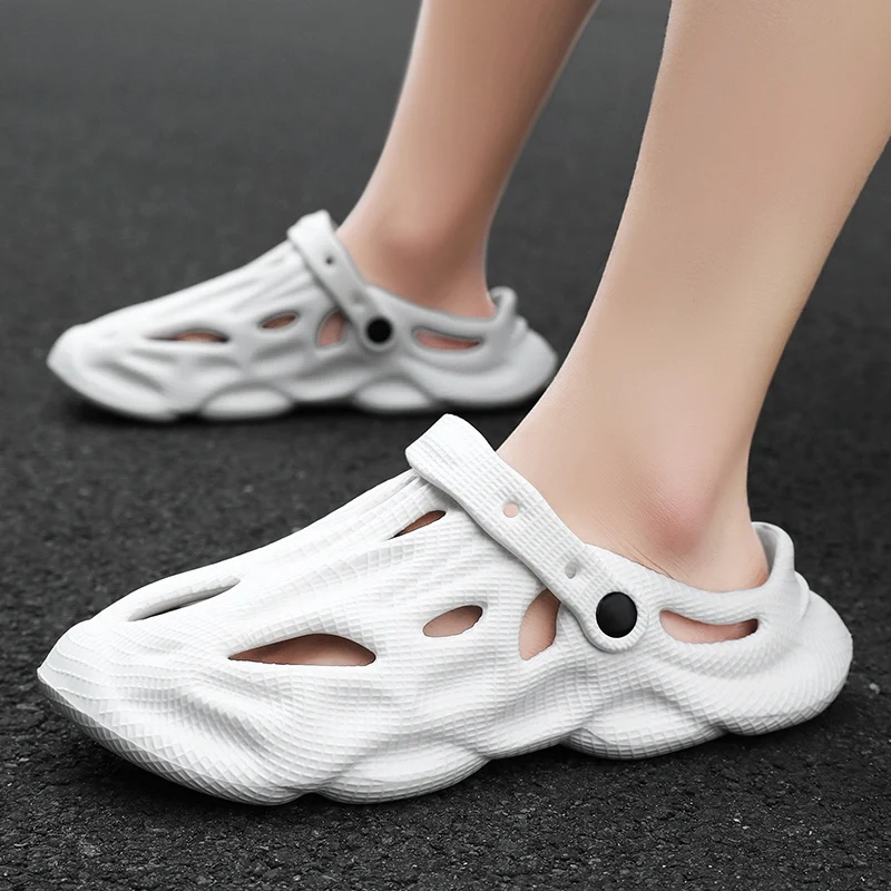 Novelty Hot Sale Garden Shoes for Women Mens Sandals EVA Lightweight Beach Clogs Summer Beach Zapatos Hombre for Men and Women