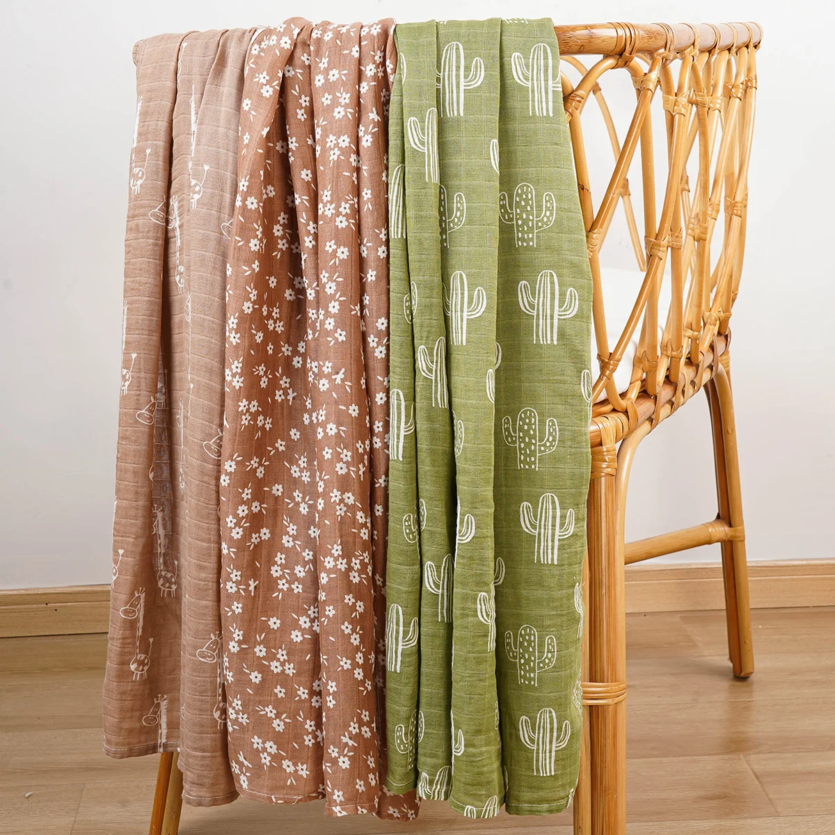 Cotton Muslin Blanket Cotton Blanket Swaddle Blanket Cotton Swaddle Cotton Gauze Blanket 120x110cm 2 Layers Baby Muslin Swaddle Blanket Skin-Friendly Cute Print Baby Towel Wrap Bamboo Cotton Blanket